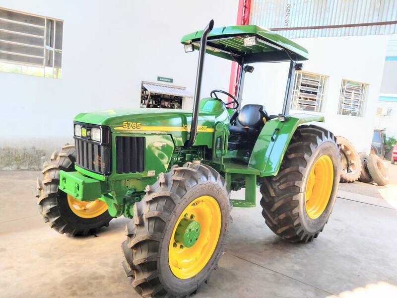 TRATOR JOHN DEERE 5705 - 4X4 - ANO 2007 - VENDIDO